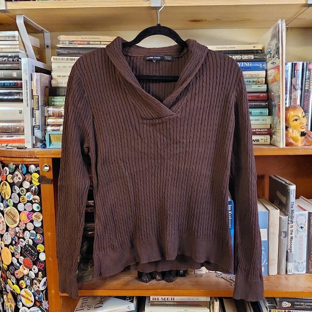 Y2K‎ brown long sleeve v-neck sweater.